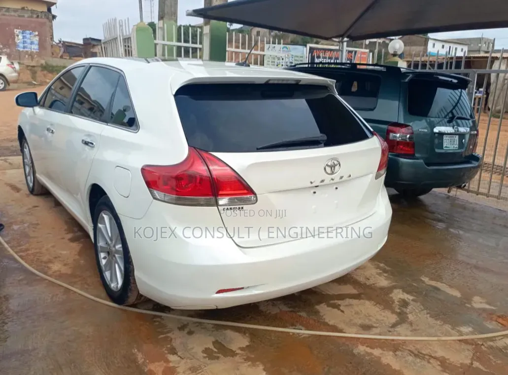 Toyota Venza 2010 White