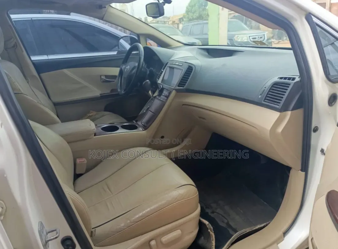 Toyota Venza 2010 White