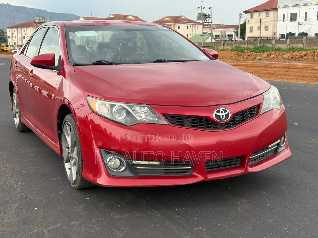 Toyota Camry SE 4dr Sedan (2.5L 4cyl 6A) 2013 Red
