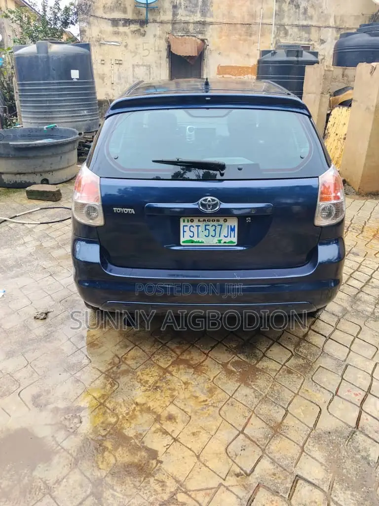 Toyota Matrix Hatchback FWD (1.8L 4cyl 5M) 2005 Blue
