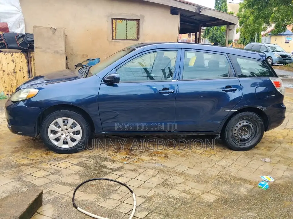 Toyota Matrix Hatchback FWD (1.8L 4cyl 5M) 2005 Blue