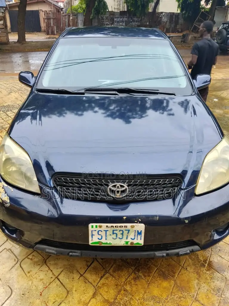 Toyota Matrix Hatchback FWD (1.8L 4cyl 5M) 2005 Blue