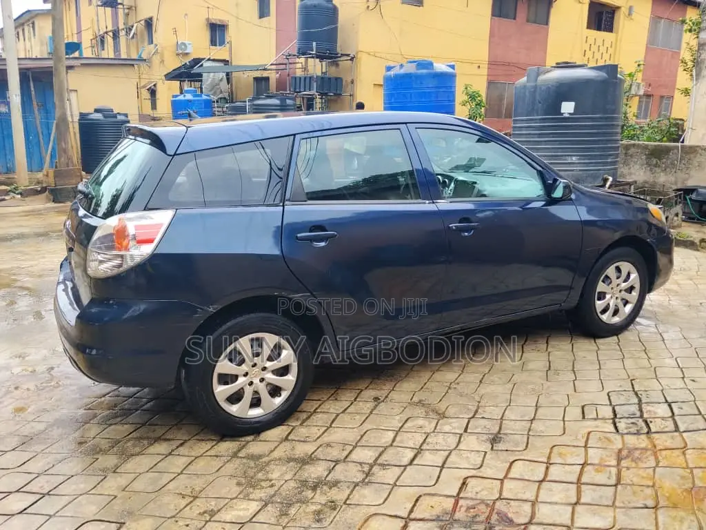 Toyota Matrix Hatchback FWD (1.8L 4cyl 5M) 2005 Blue