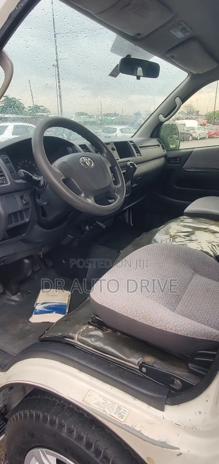 Toyota HiAce 2018 White