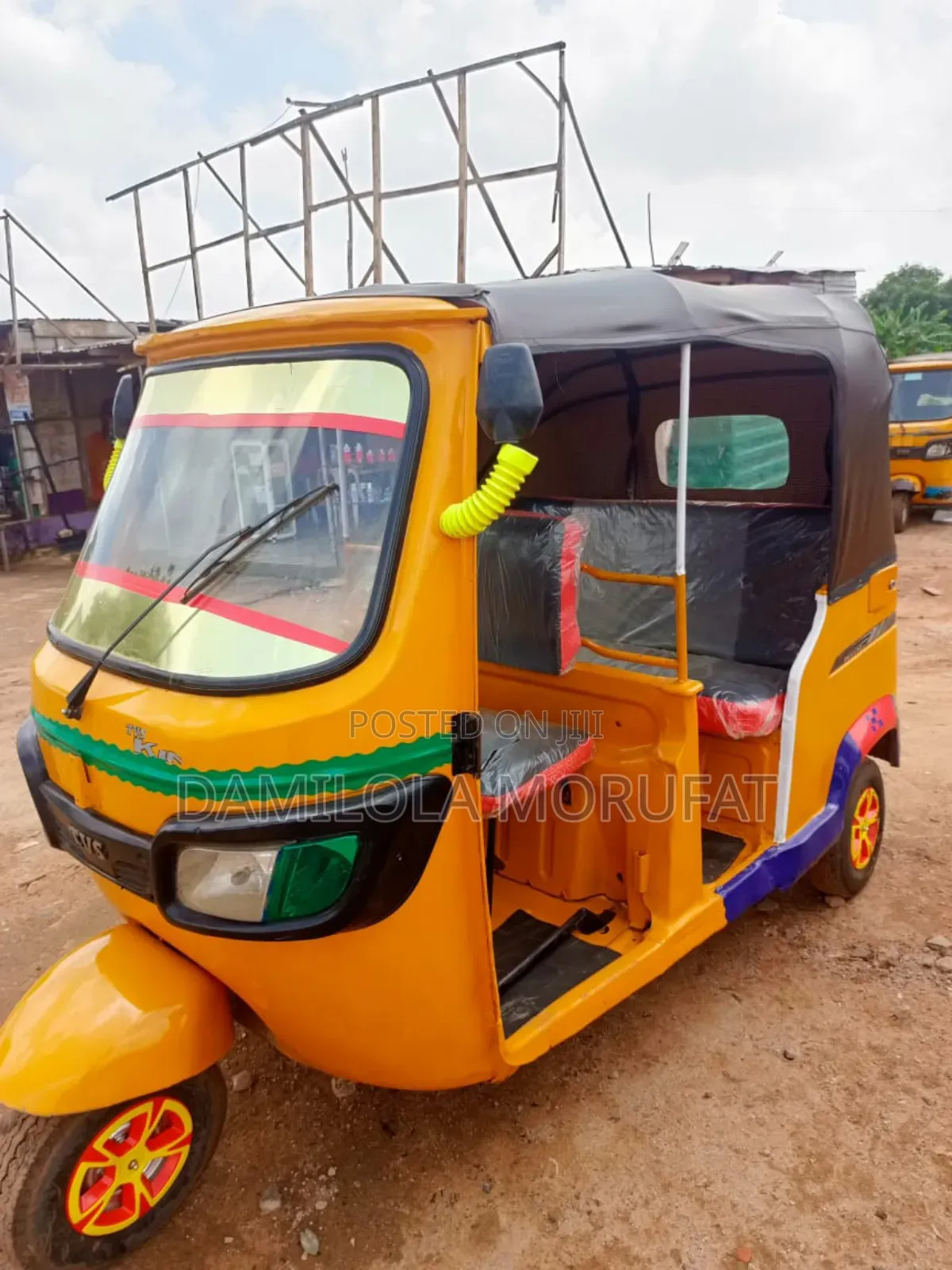 TVS Apache RTR 160 2V 2025 Gold