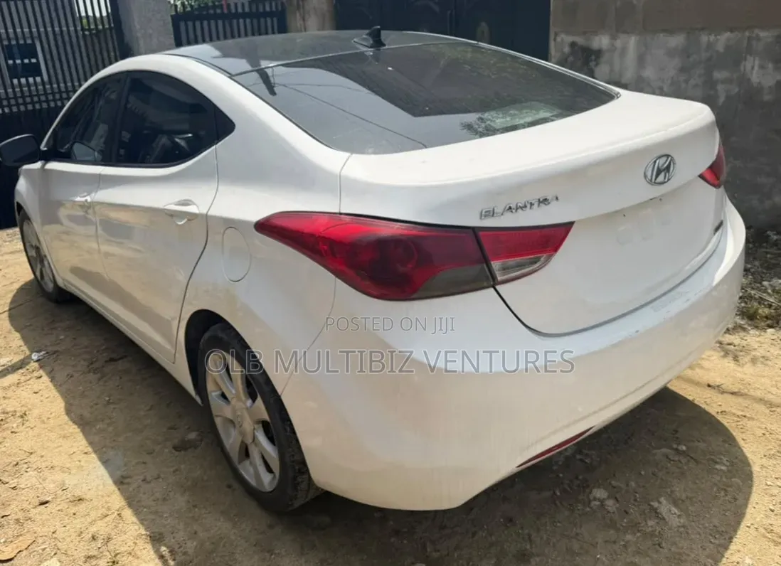 Hyundai Elantra 2012 White