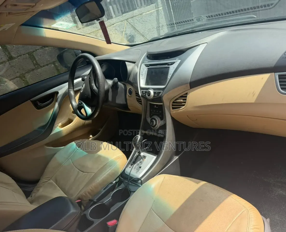 Hyundai Elantra 2012 White
