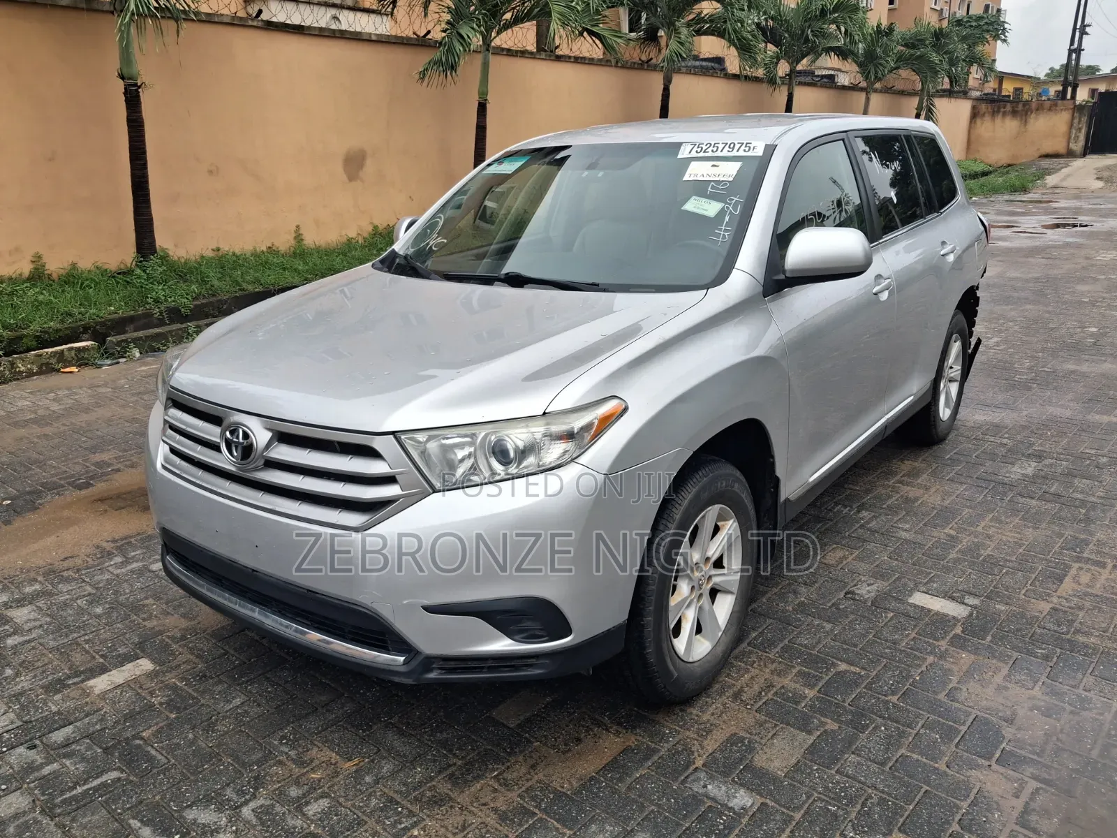 Toyota Highlander SE 3.5L 4WD 2013 Silver