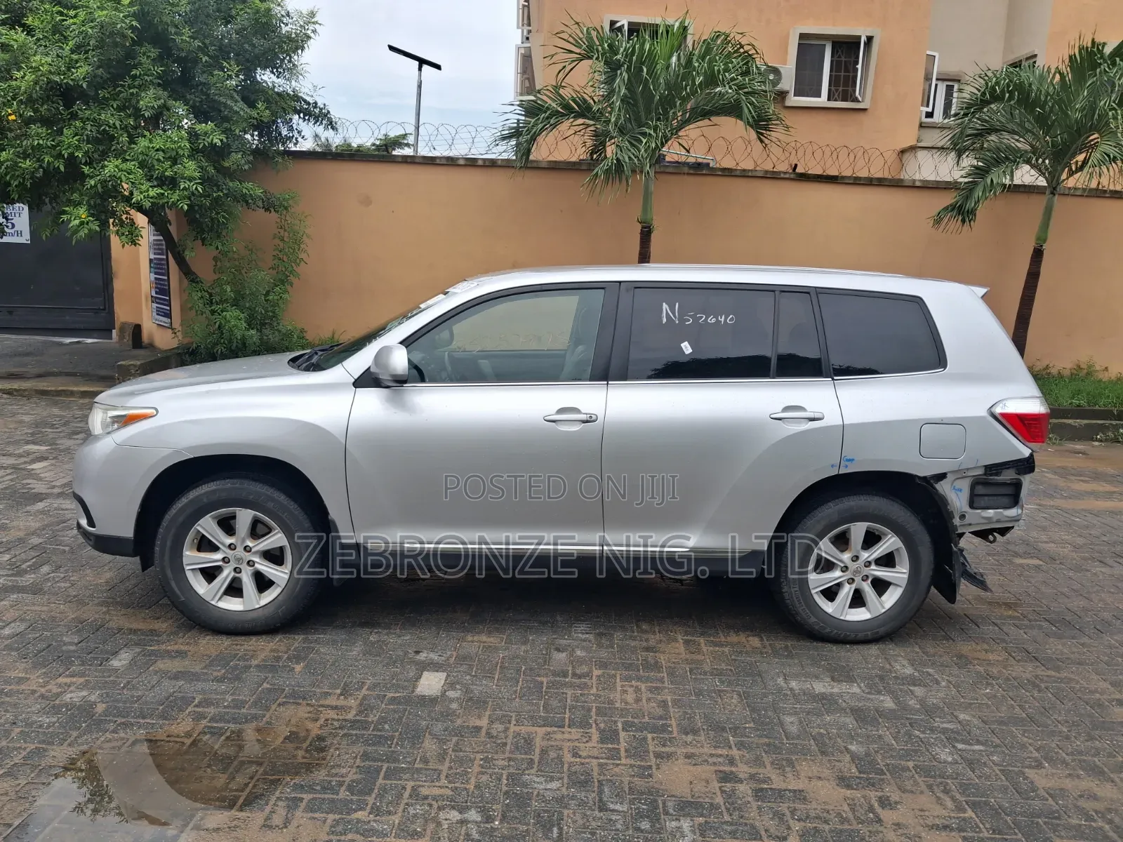 Toyota Highlander SE 3.5L 4WD 2013 Silver