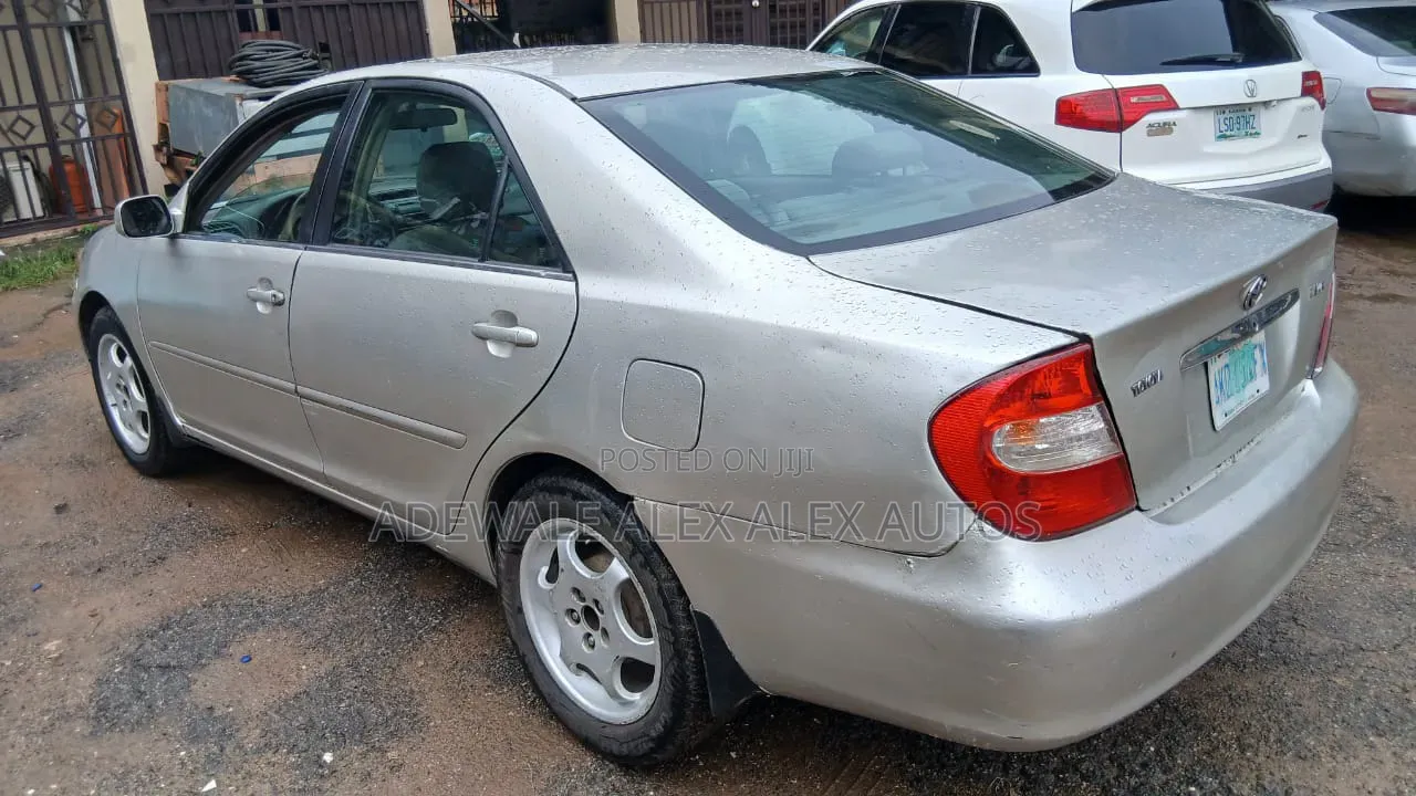 Toyota Camry 2004 Silver