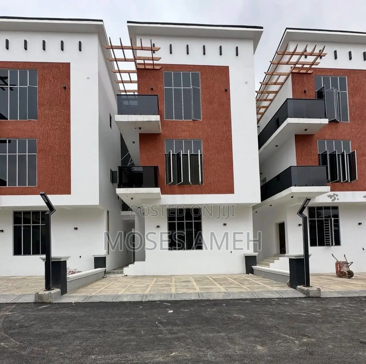 4bdrm Townhouse/Terrace in Utako for sale