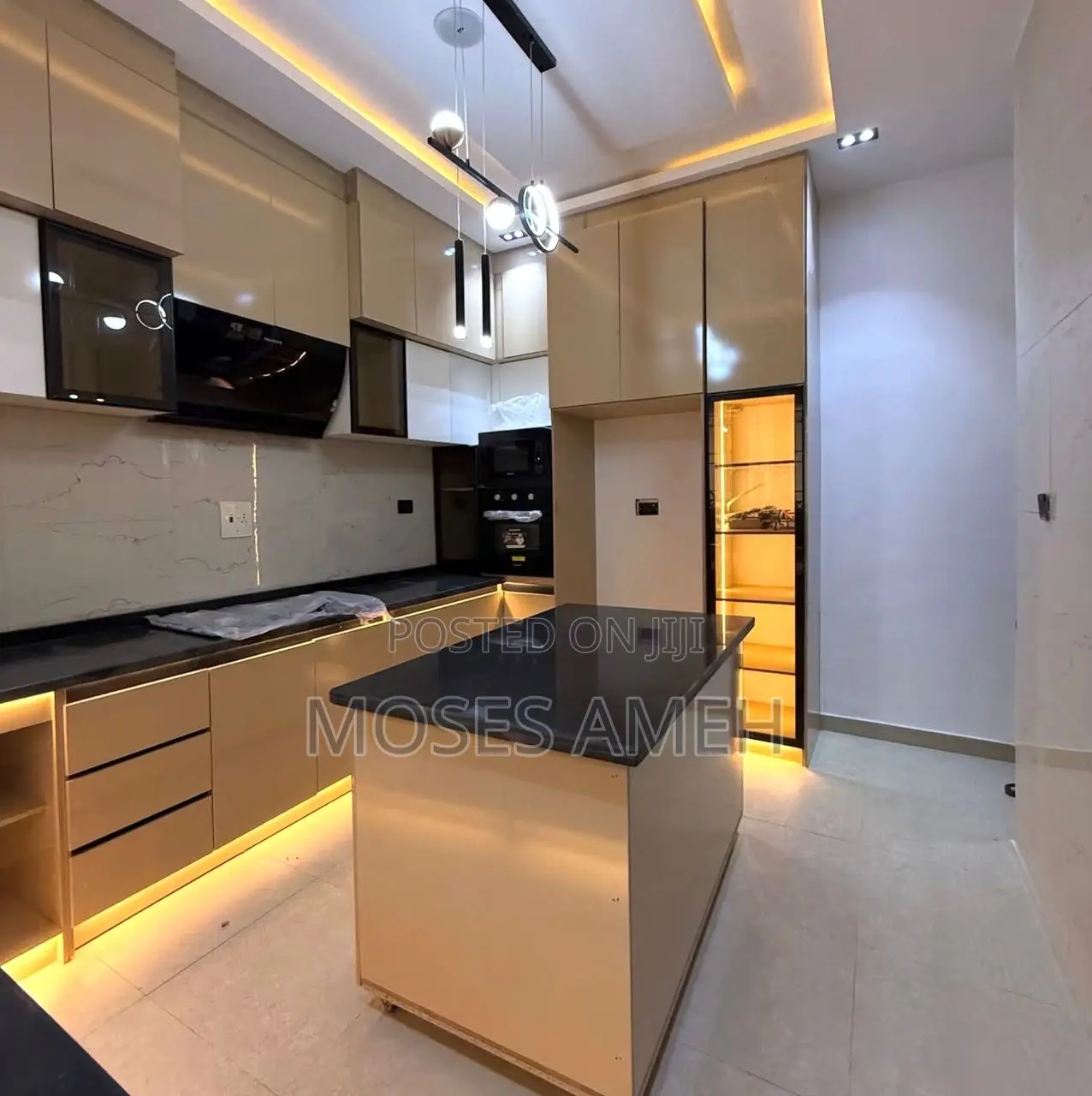 4bdrm Townhouse/Terrace in Apo Resettlement for sale