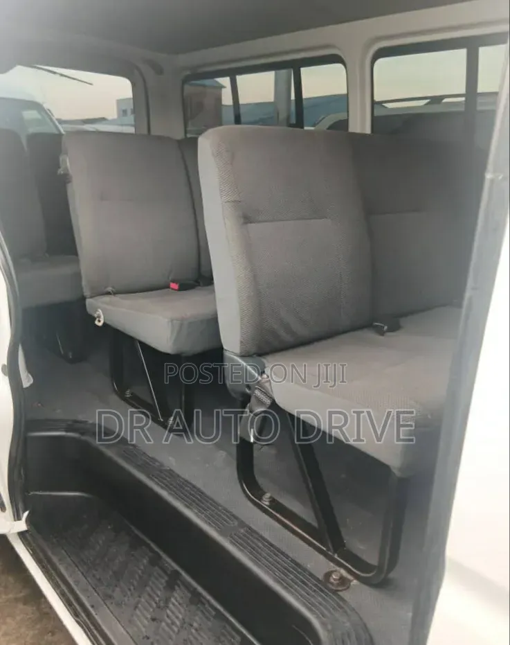 Toyota HiAce 2013 White