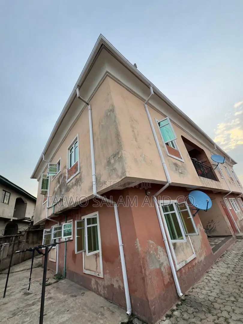 4bdrm Duplex in Akobo for sale