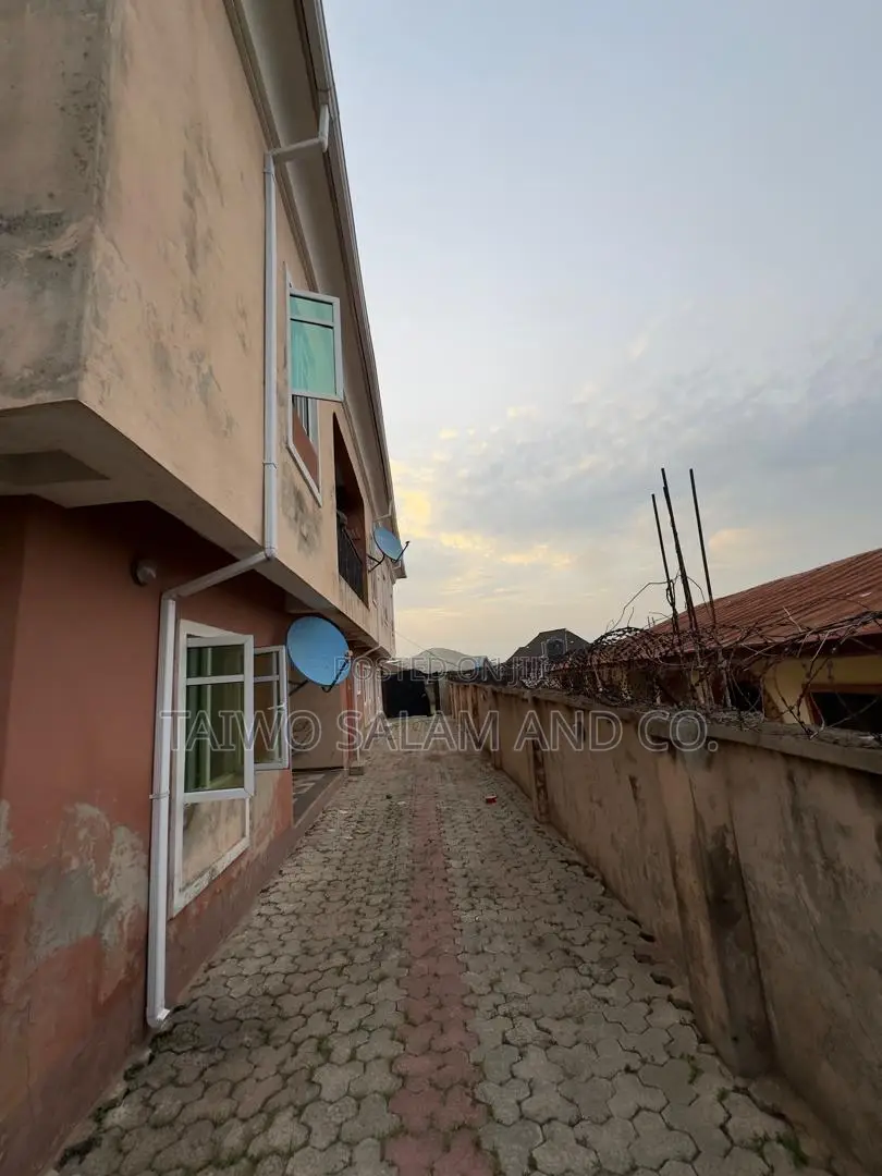 4bdrm Duplex in Akobo for sale