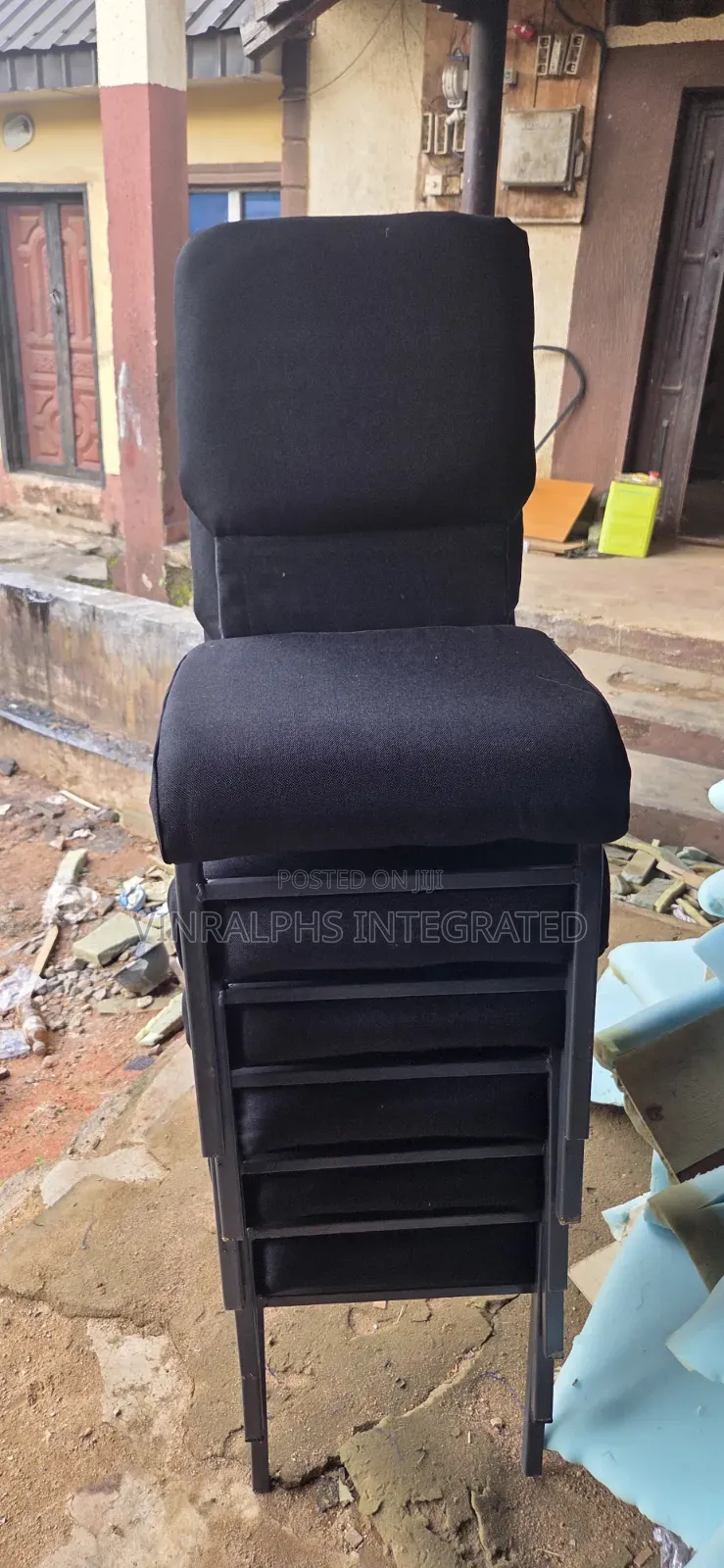 Black Simple Office Chair With Gray Frame.