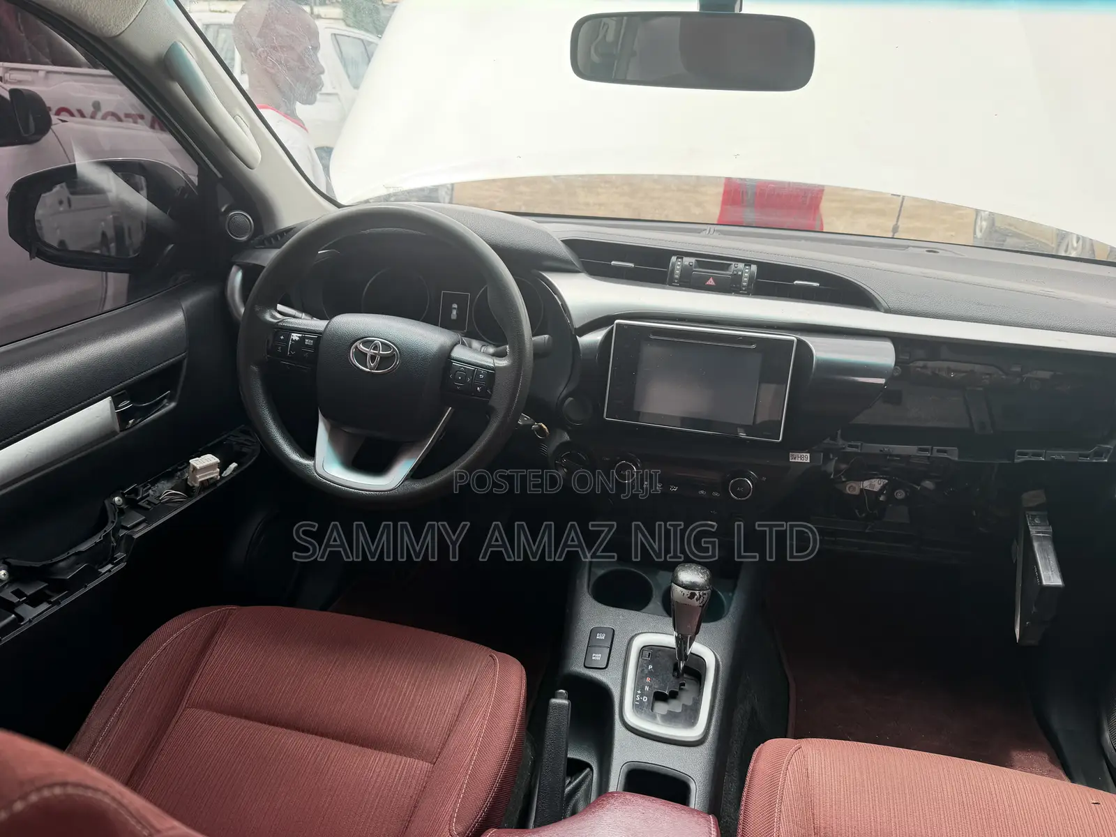 Toyota Hilux 2023 White