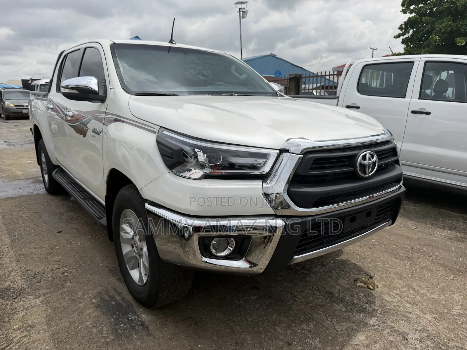 Toyota Hilux 2023 White