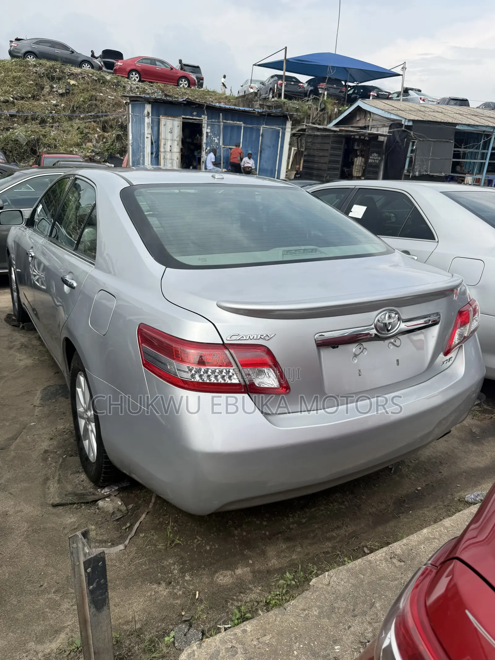 Toyota Camry XLE 4dr Sedan (2.5L 4cyl 6A) 2011 Silver