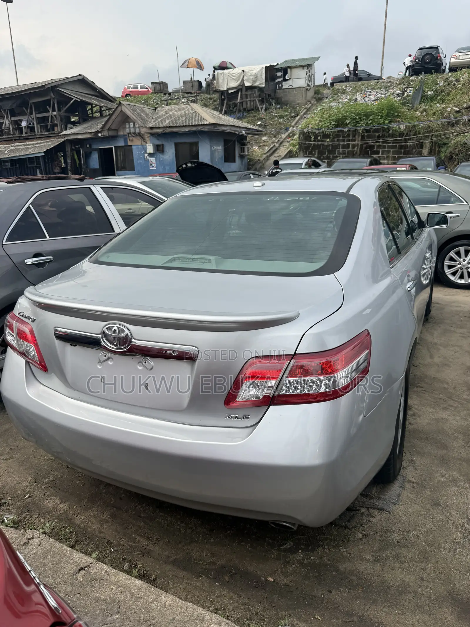 Toyota Camry XLE 4dr Sedan (2.5L 4cyl 6A) 2011 Silver