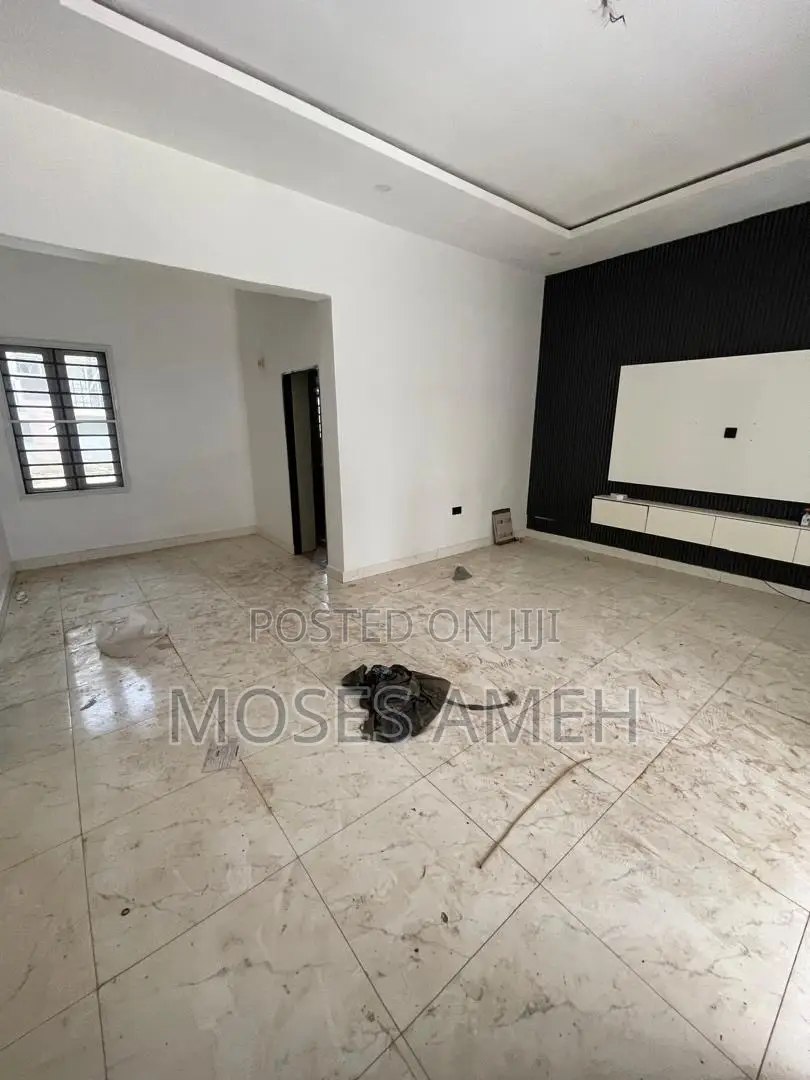 3bdrm Block of Flats in Wuye for rent