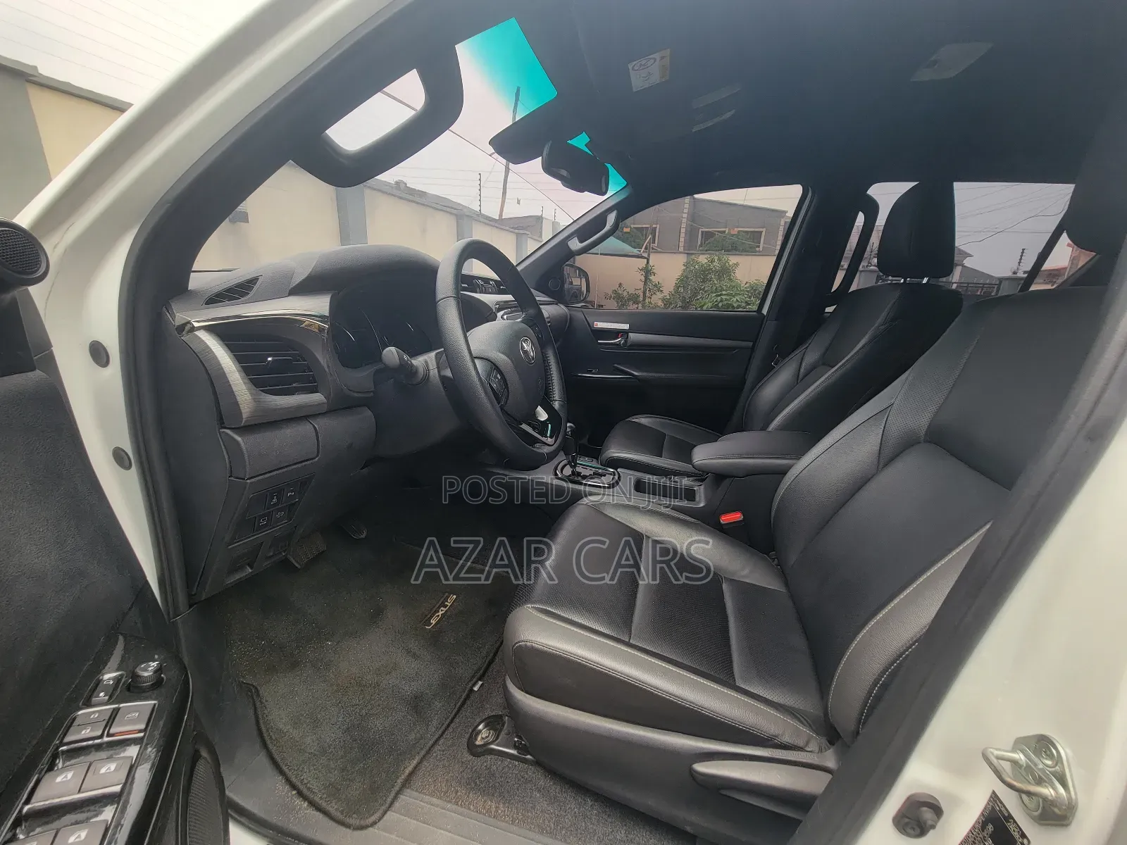 Toyota Hilux 2024 White