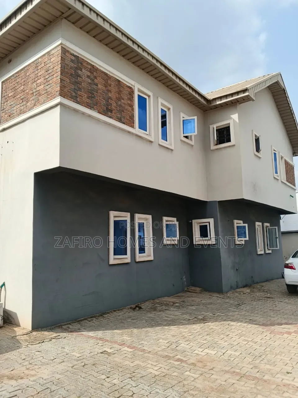 8bdrm Block of Flats in Olude Estate Oluyole, Apata for sale