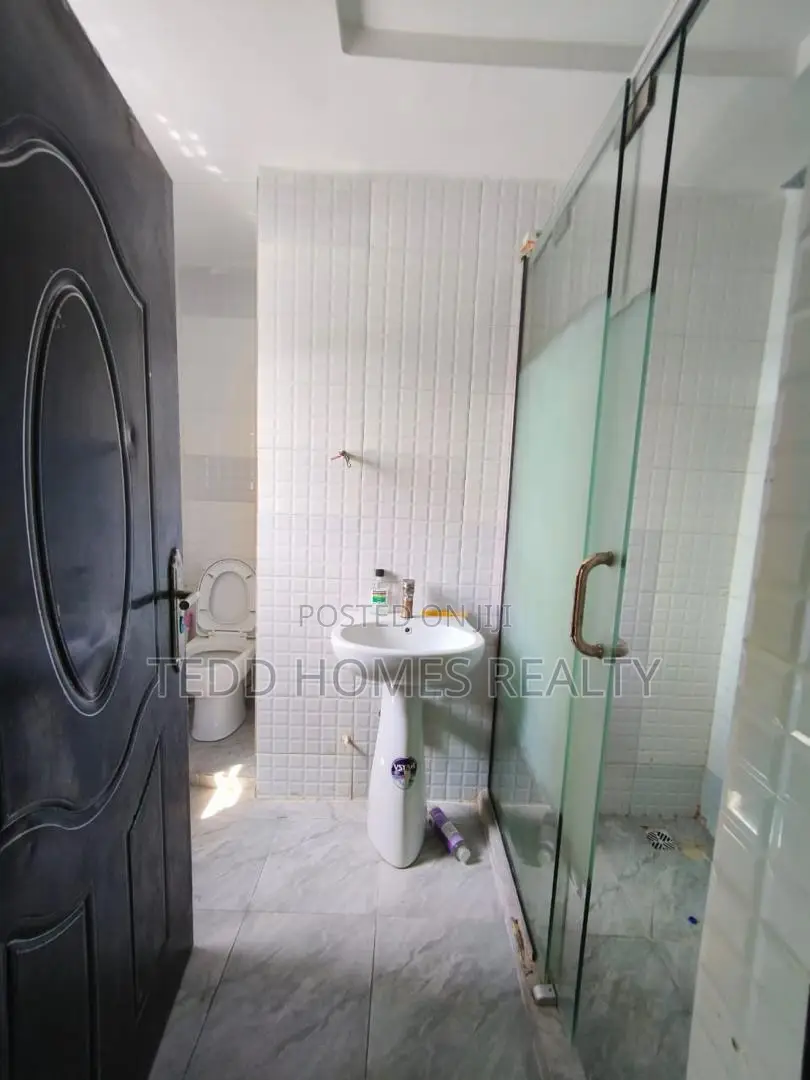 3bdrm Apartment in Ikate for rent
