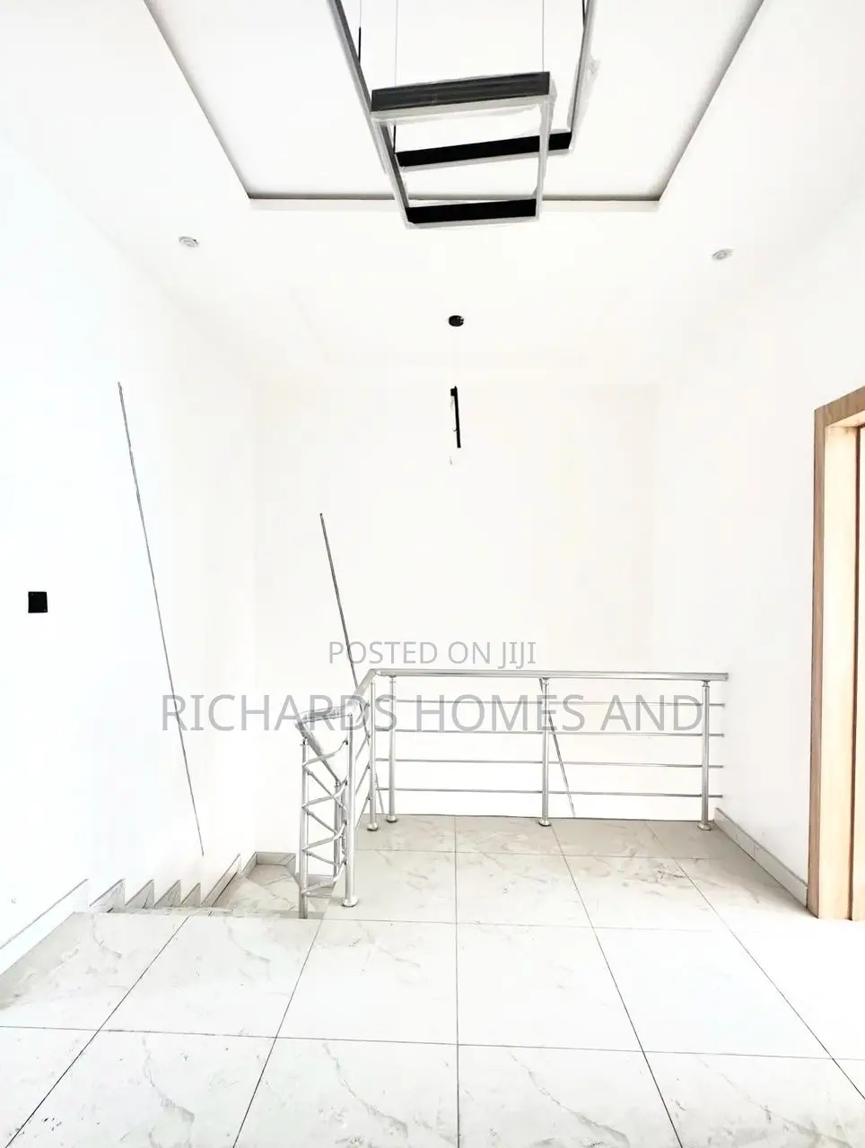 4bdrm Duplex in Chevron for sale