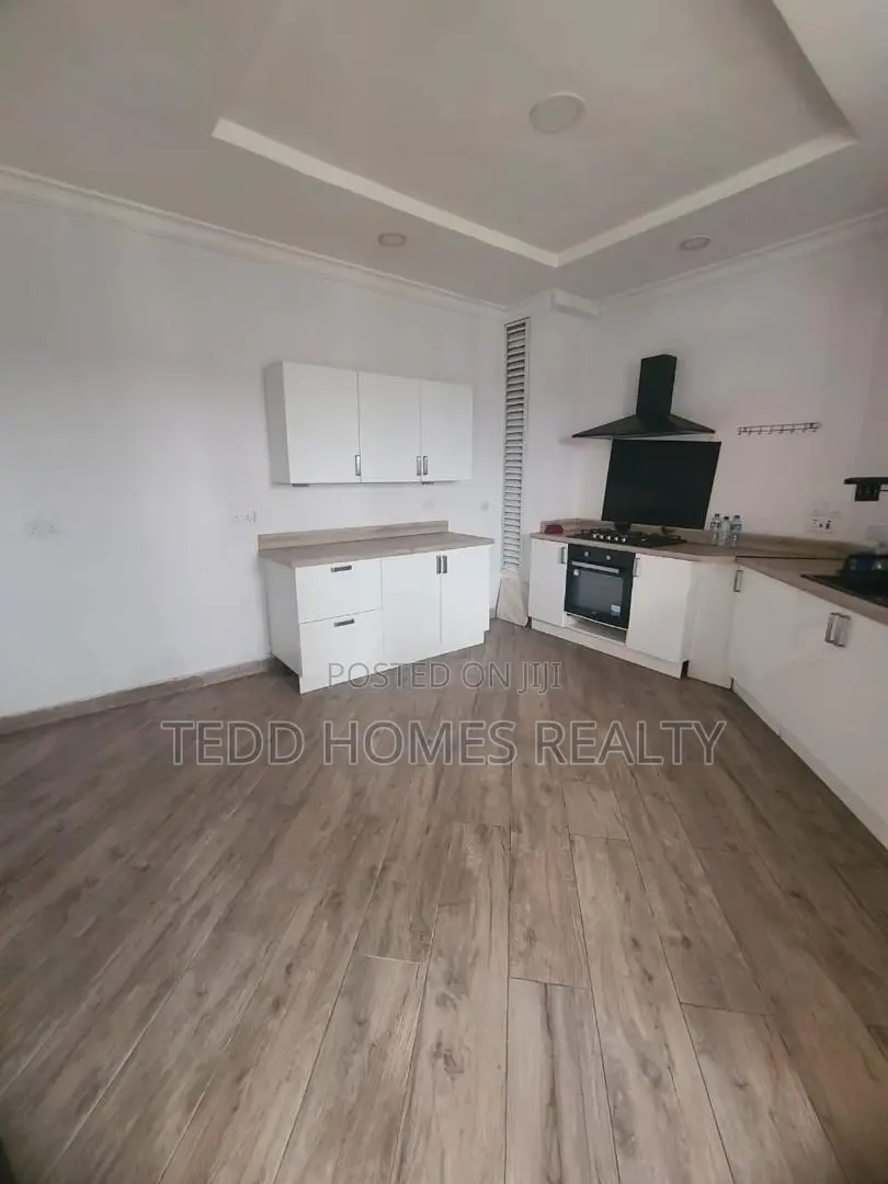 3bdrm Apartment in Pinnock Beach Estate, Osapa london for rent