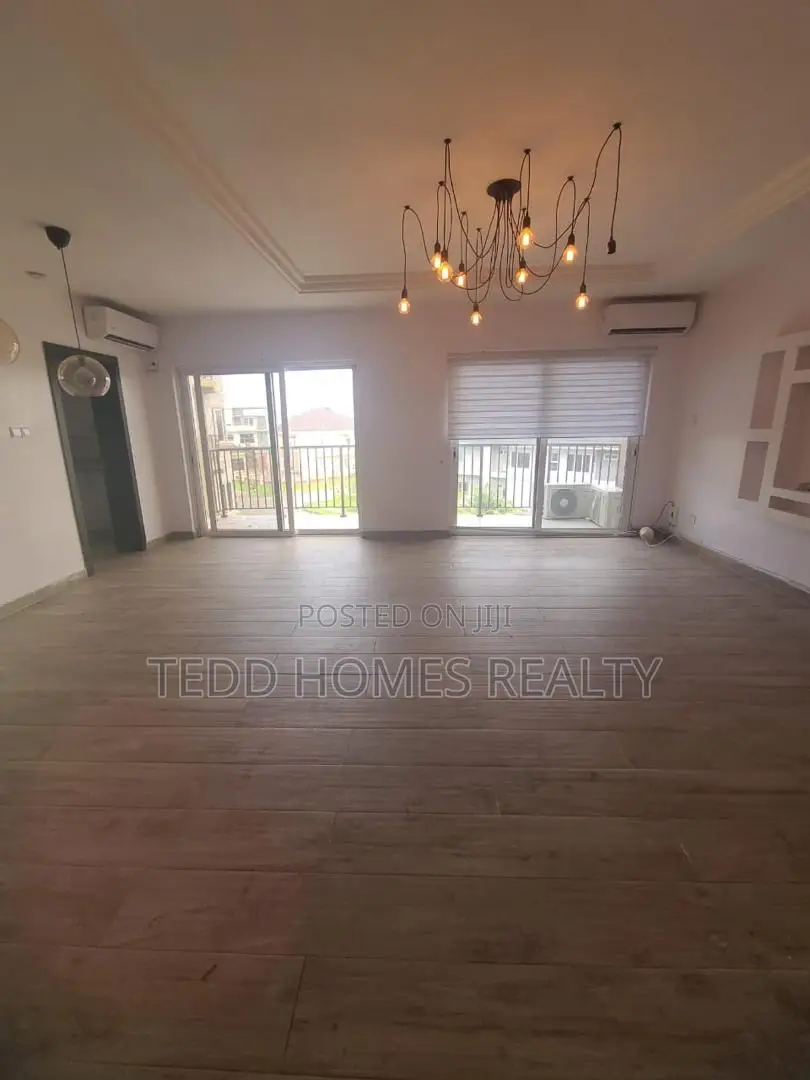 3bdrm Apartment in Pinnock Beach Estate, Osapa london for rent