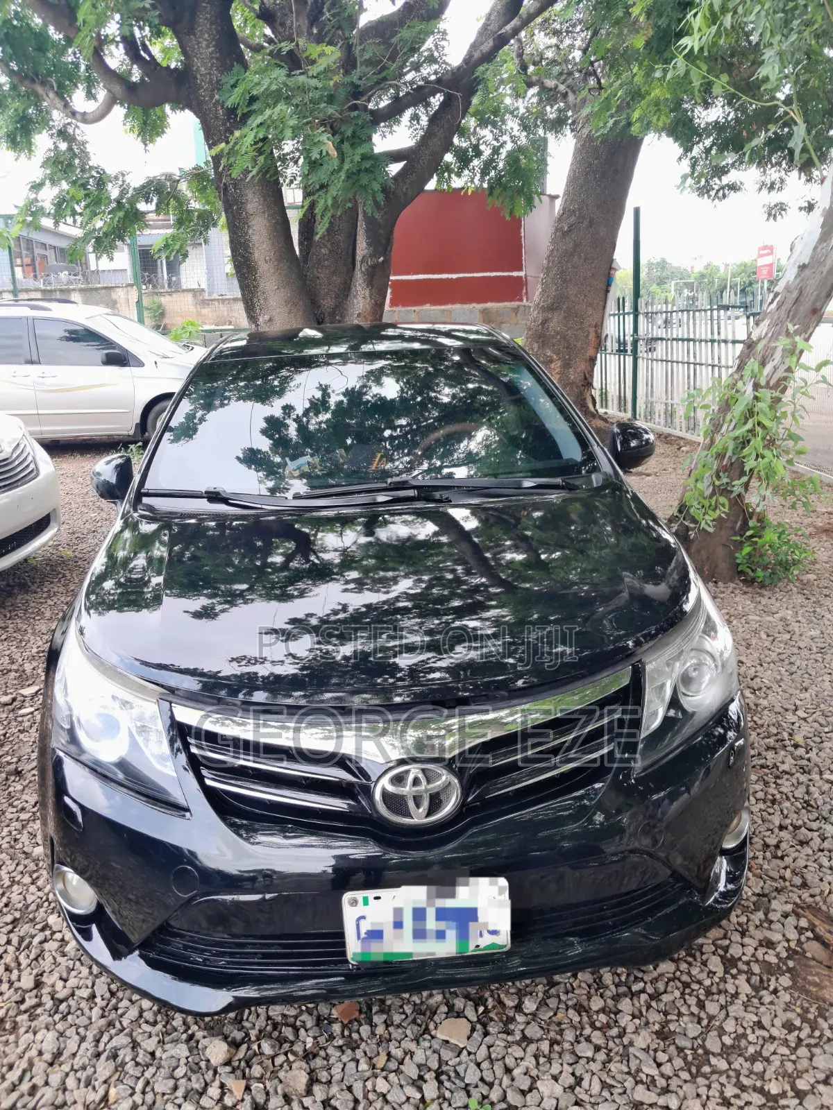 Toyota Avensis 2013 Black