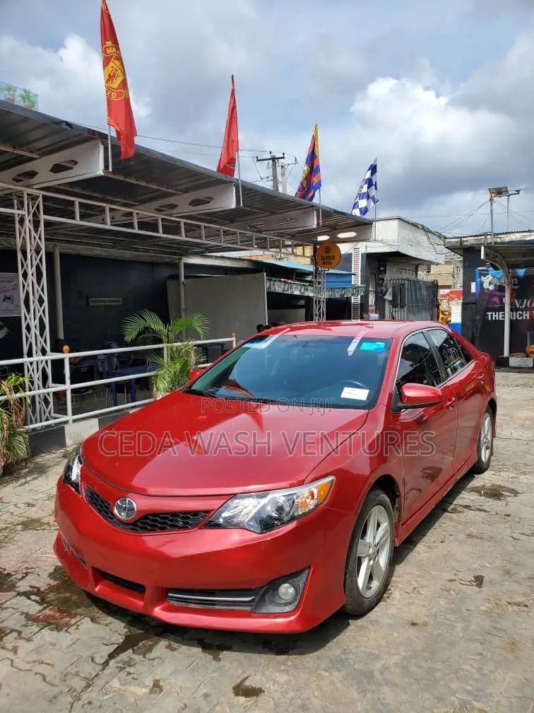 Toyota Camry LE 4dr Sedan (2.5L 4cyl 6A) 2014 Gray