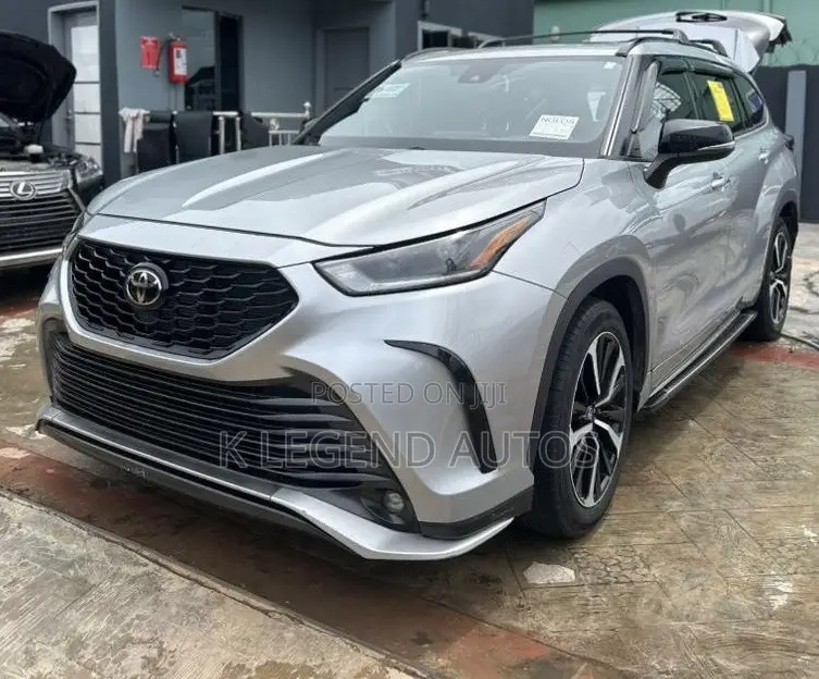 Toyota Highlander XSE 2022 Silver