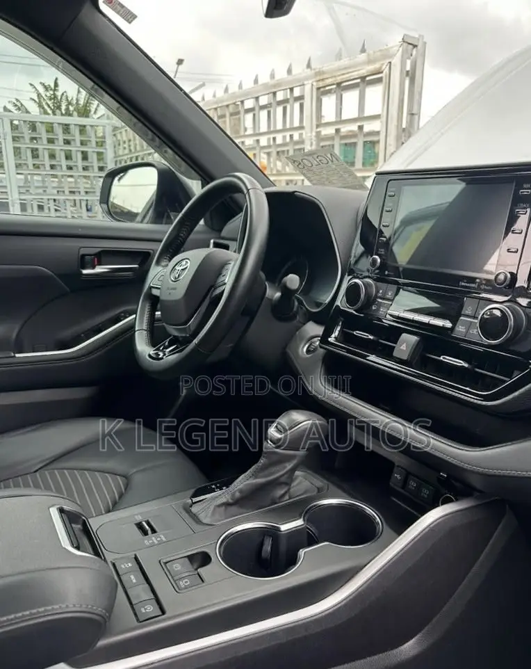 Toyota Highlander XSE 2022 Silver