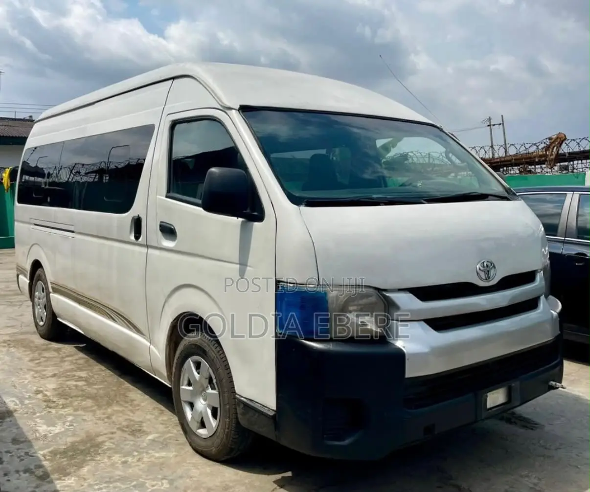 Toyota HiAce 2022 White