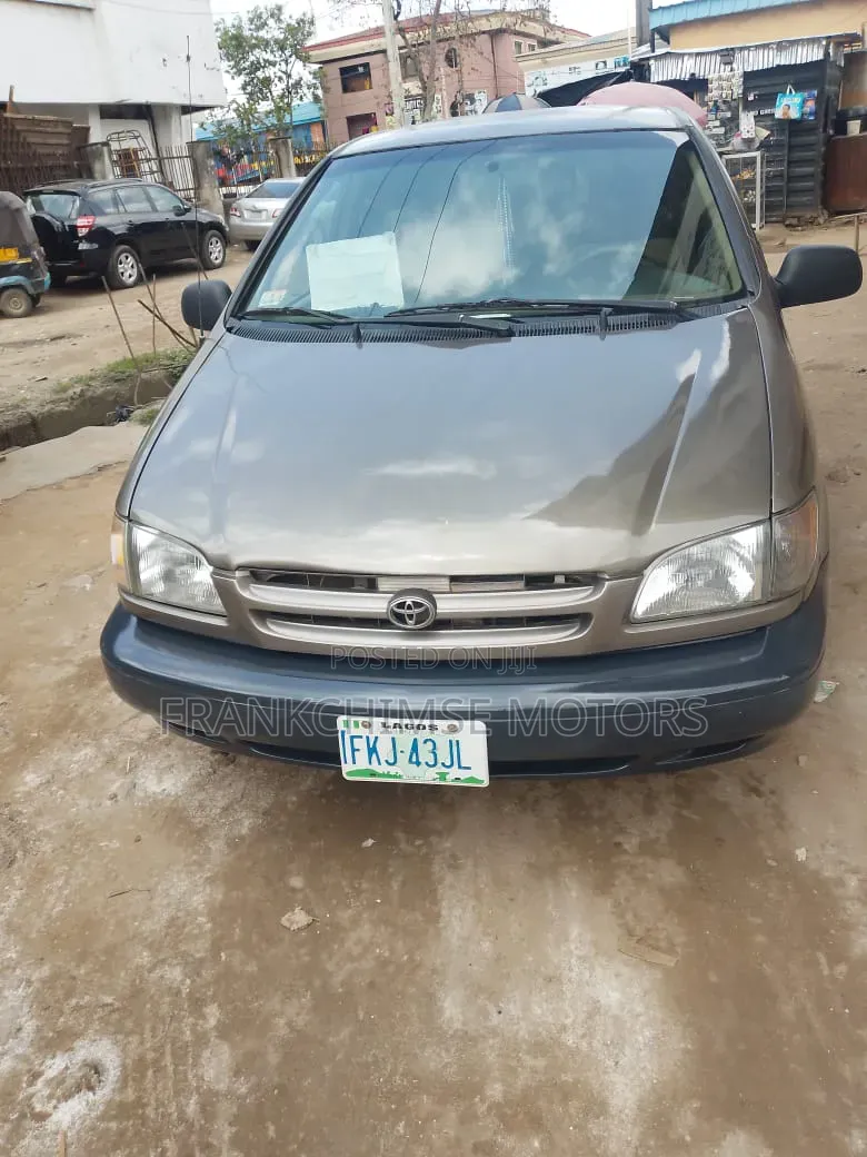 Toyota Sienna CE & 1 hatch 2000 Gold