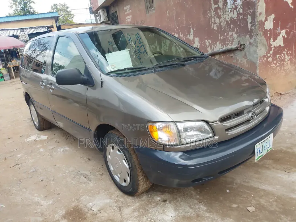 Toyota Sienna CE & 1 hatch 2000 Gold