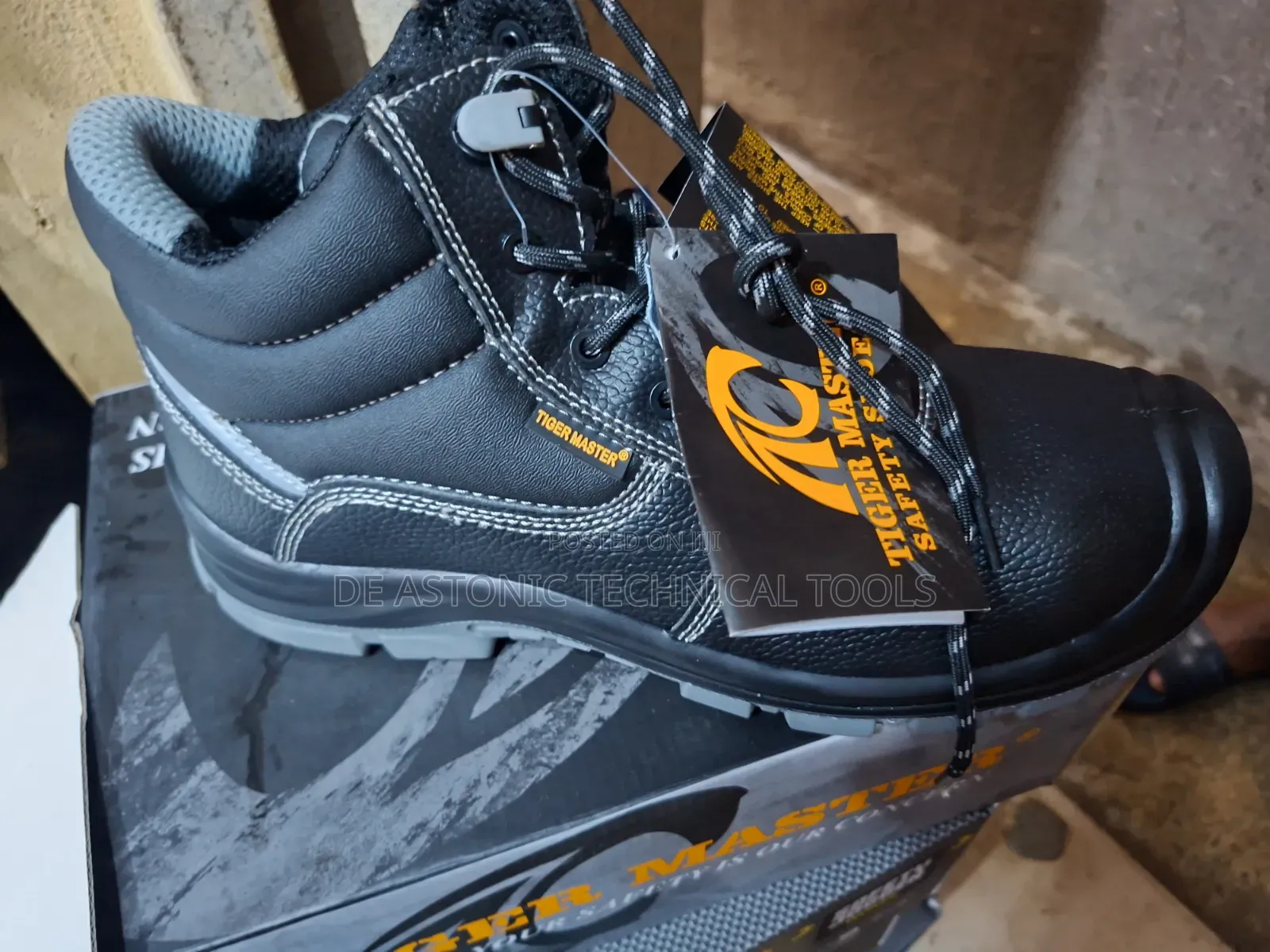 Tiger Master Composite Safety Boot