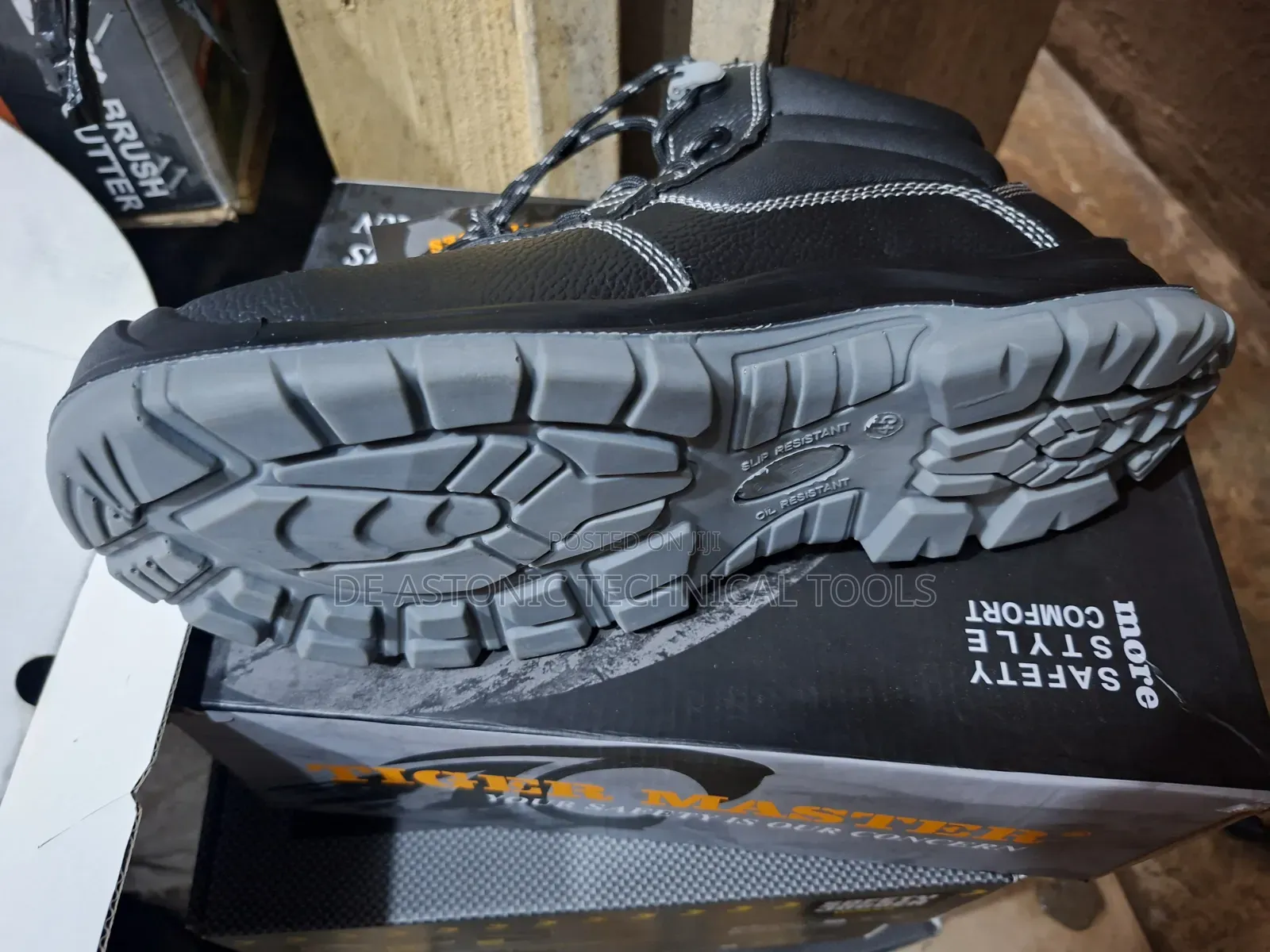 Tiger Master Composite Safety Boot