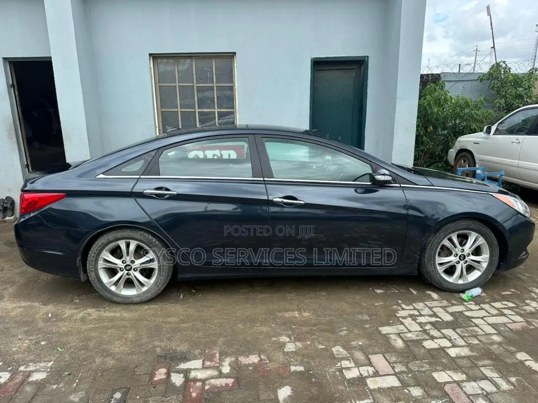 Hyundai Sonata Limited Sedan FWD (2.4L 4cyl 6A) 2012 Blue