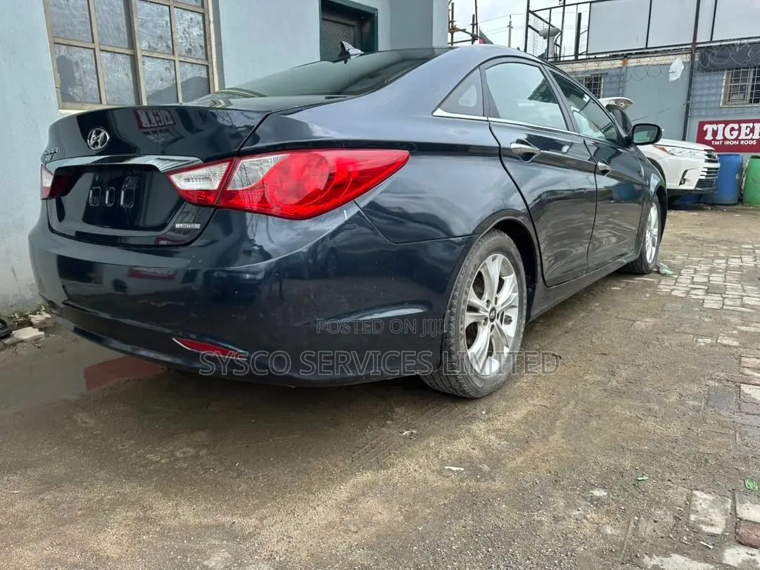 Hyundai Sonata Limited Sedan FWD (2.4L 4cyl 6A) 2012 Blue
