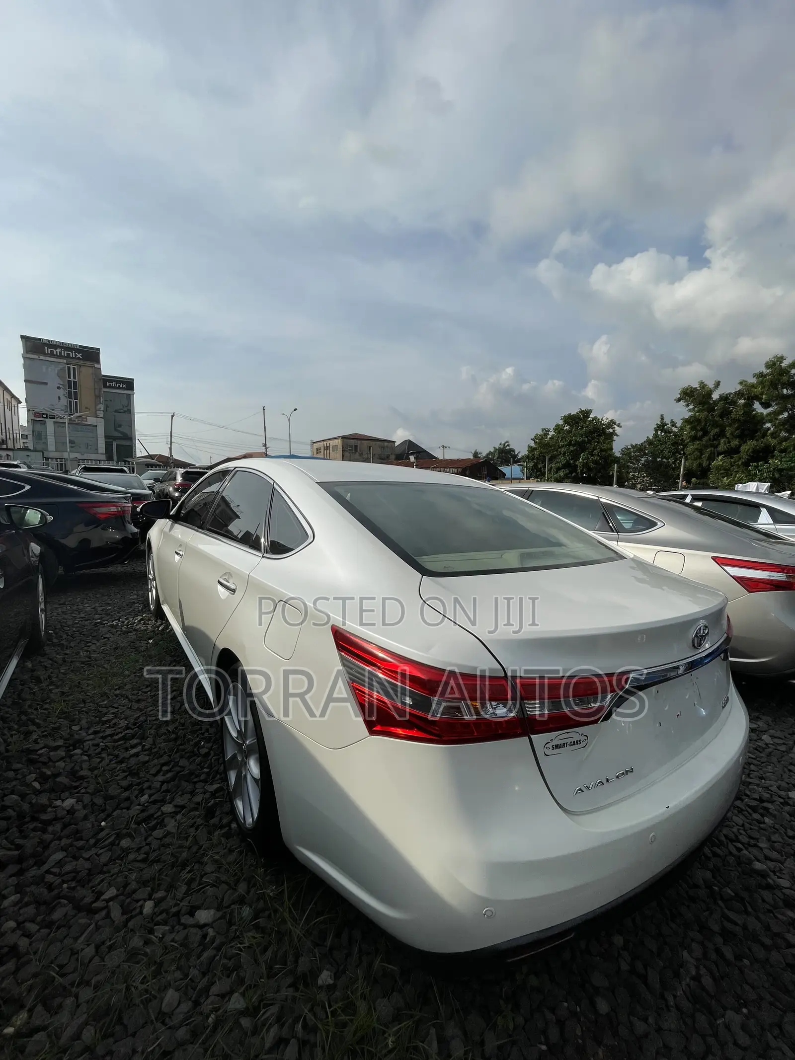 Toyota Avalon Hybrid Limited 2013 White