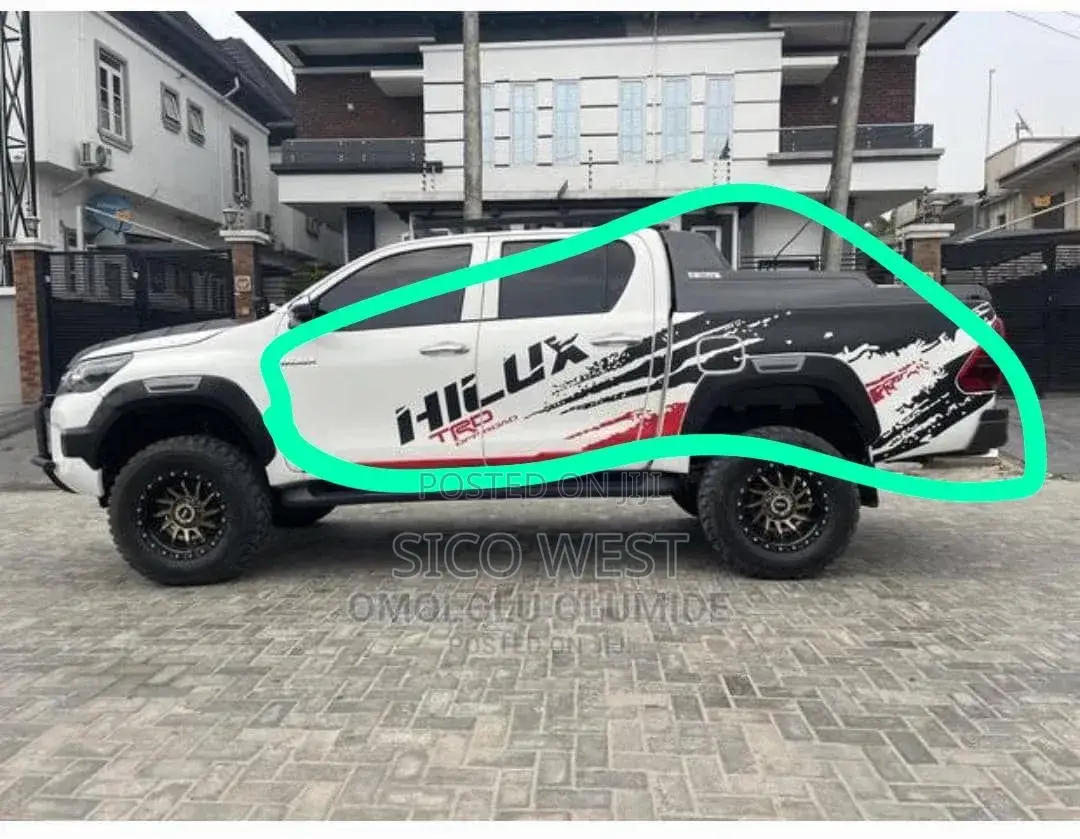 Hilux Body Sticker+023