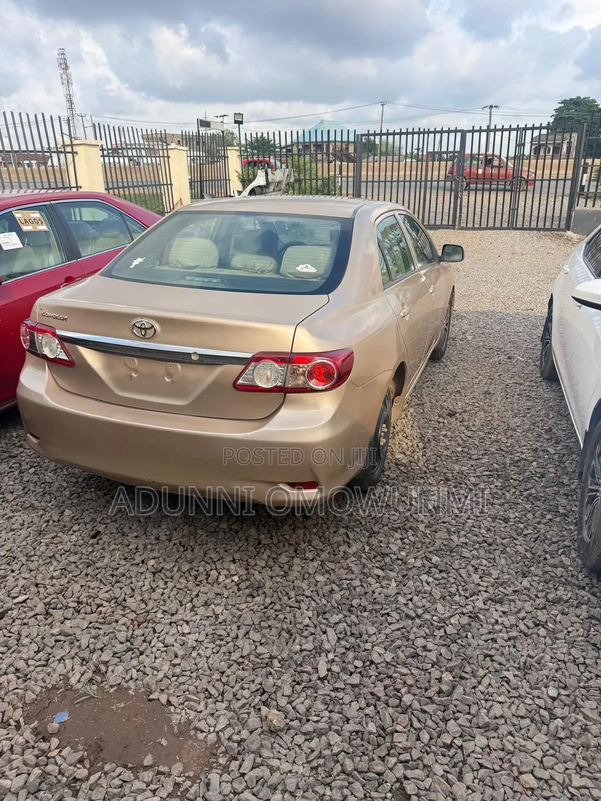 Toyota Corolla LE 4dr Sedan (1.8L 4cyl 4A) 2013 Gold