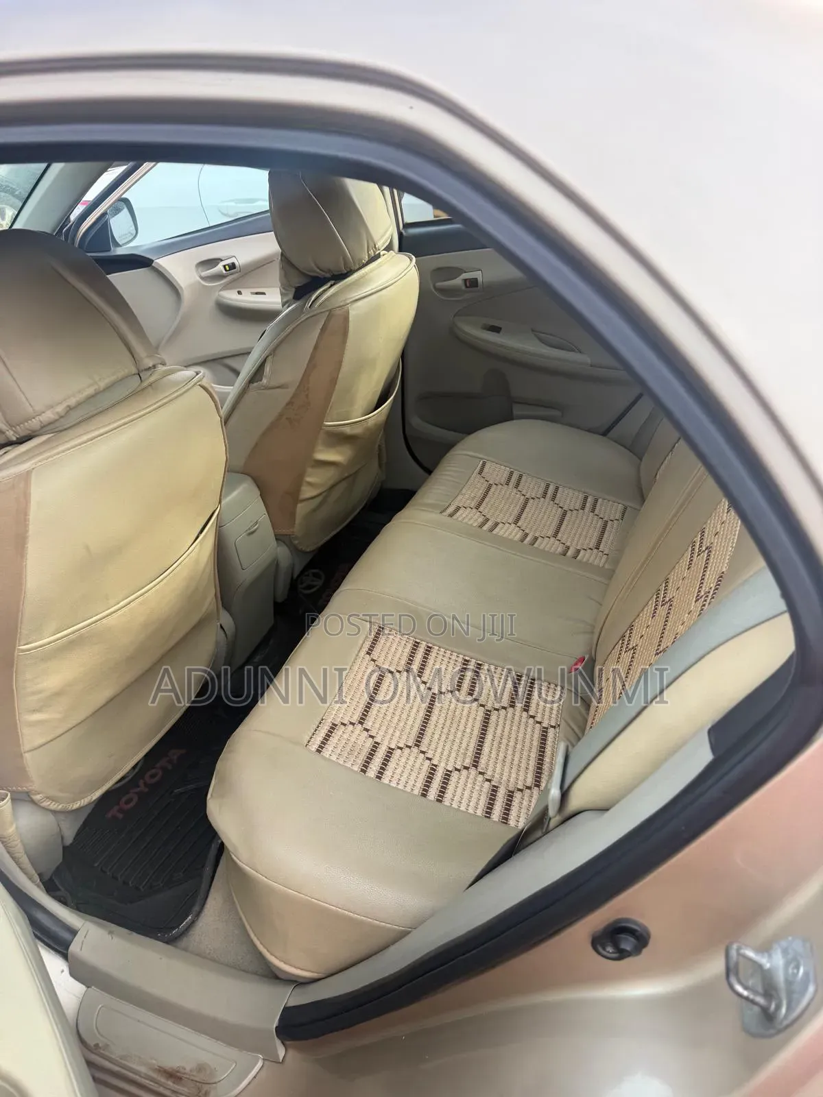 Toyota Corolla LE 4dr Sedan (1.8L 4cyl 4A) 2013 Gold