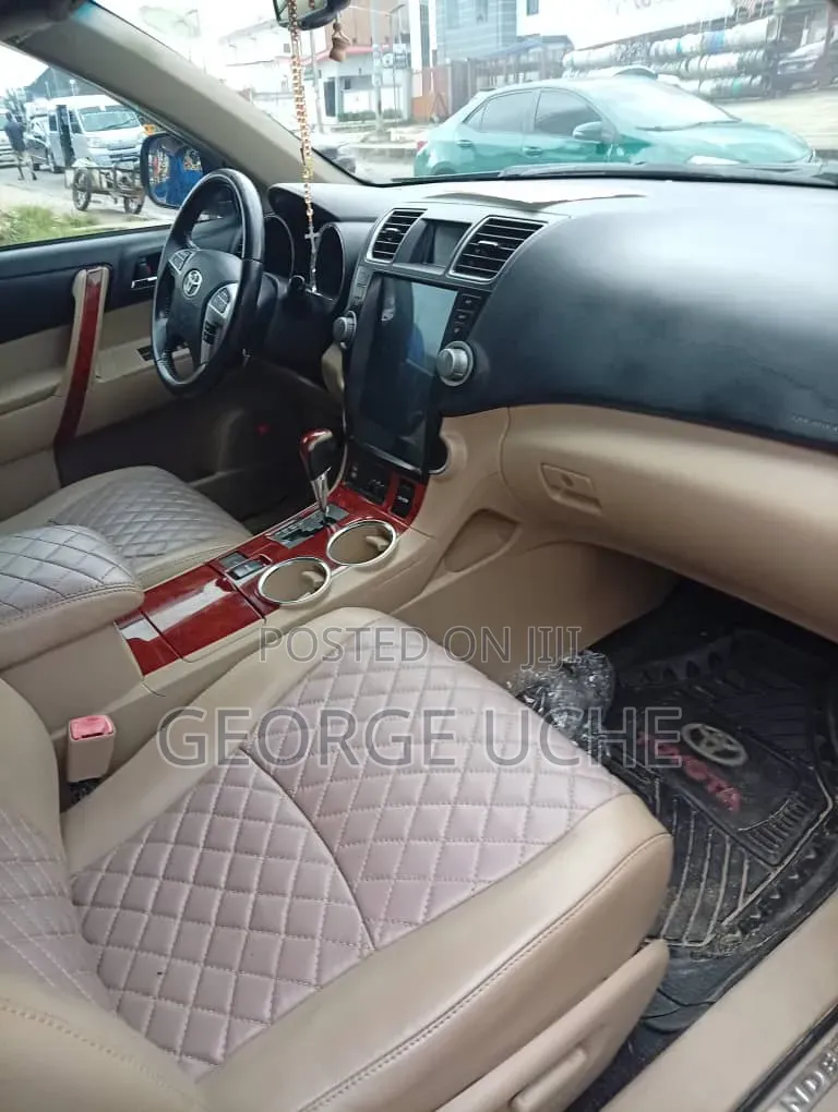 Toyota Highlander 3.5L 2WD 2013 Black