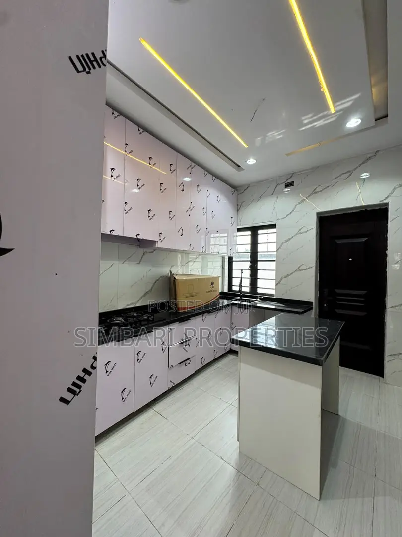 4bdrm Duplex in Thomas Estate for sale