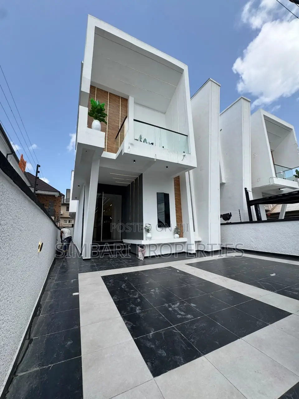 5bdrm Duplex in Thomas Estate for sale