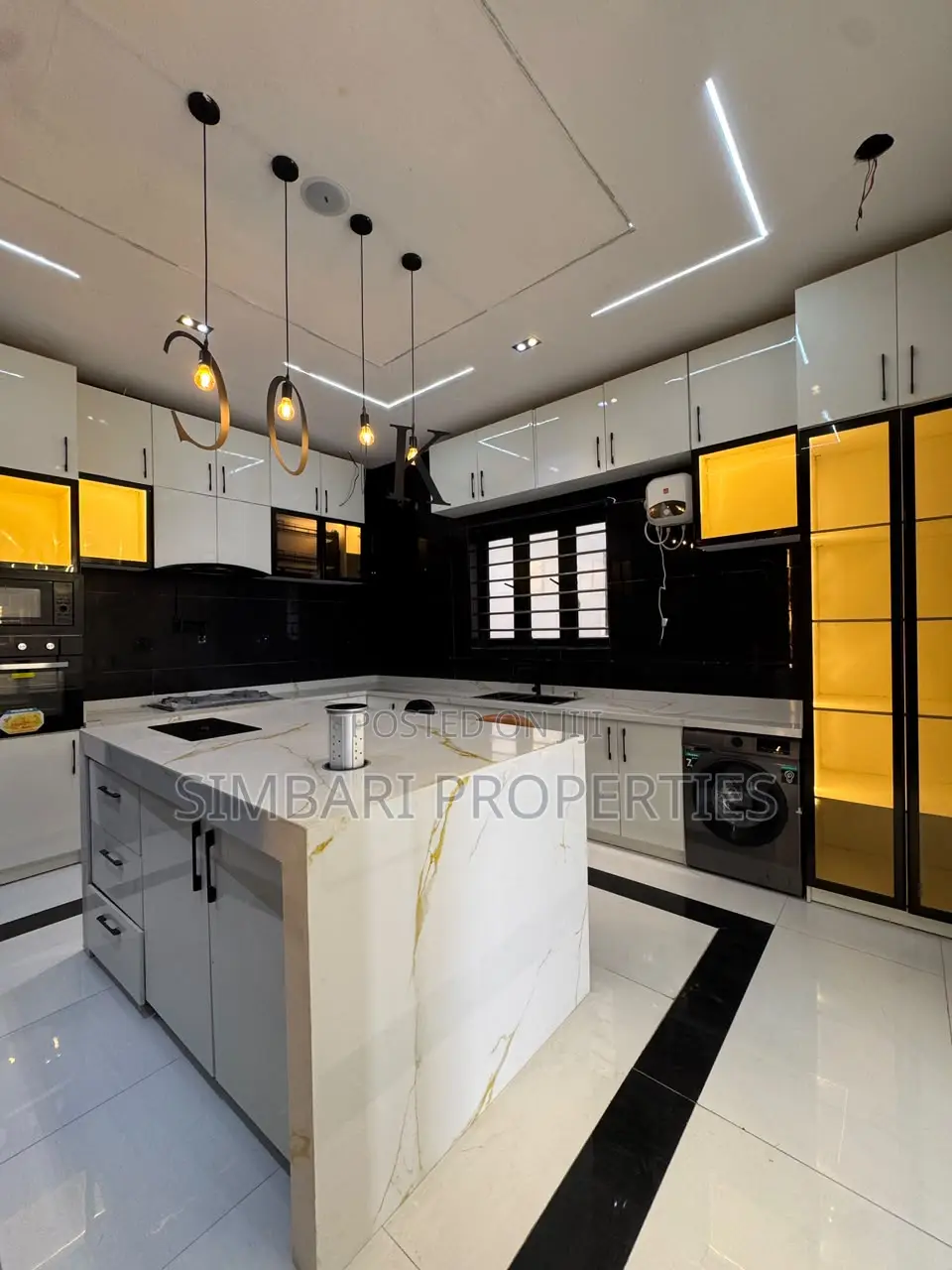 5bdrm Duplex in Thomas Estate for sale